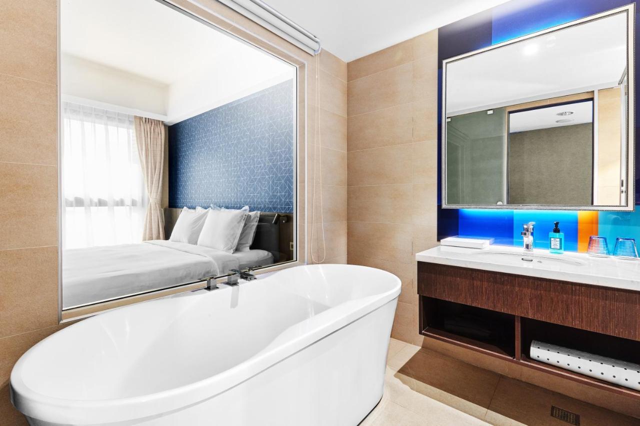 Holiday Inn Express Kaohsiung Love River By Ihg エクステリア 写真