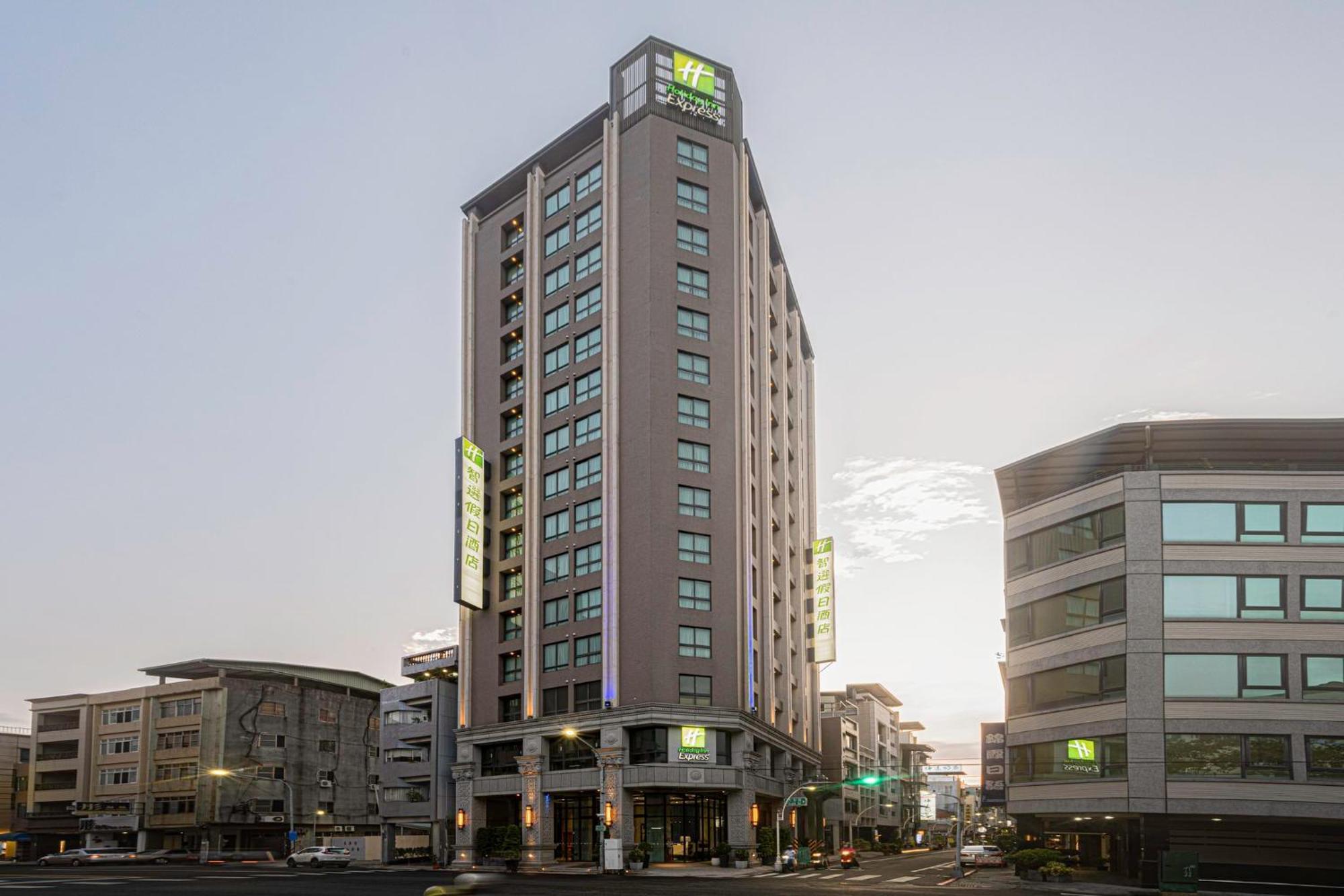 Holiday Inn Express Kaohsiung Love River By Ihg エクステリア 写真